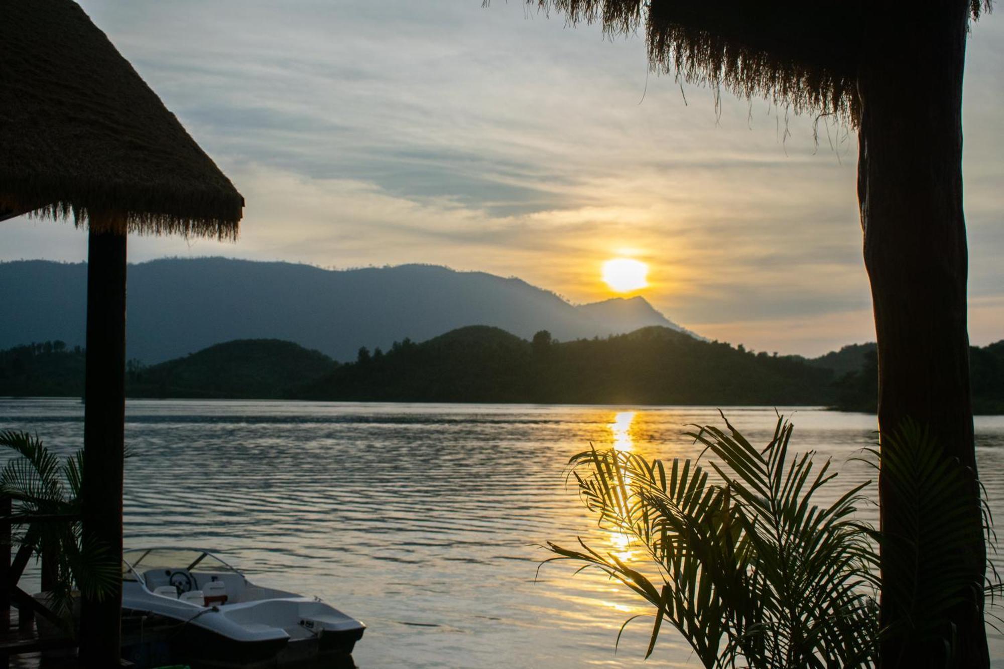 Sunset Nam Ngum Resort Vang Vieng Exterior photo